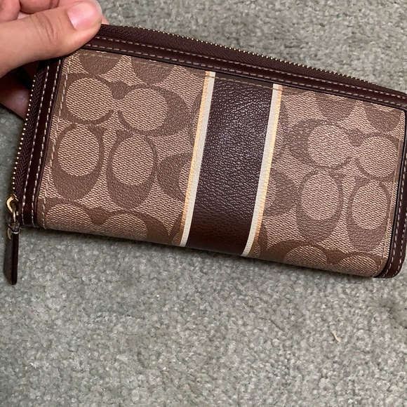 Coach wallet EUC - Picture 6 of 9
